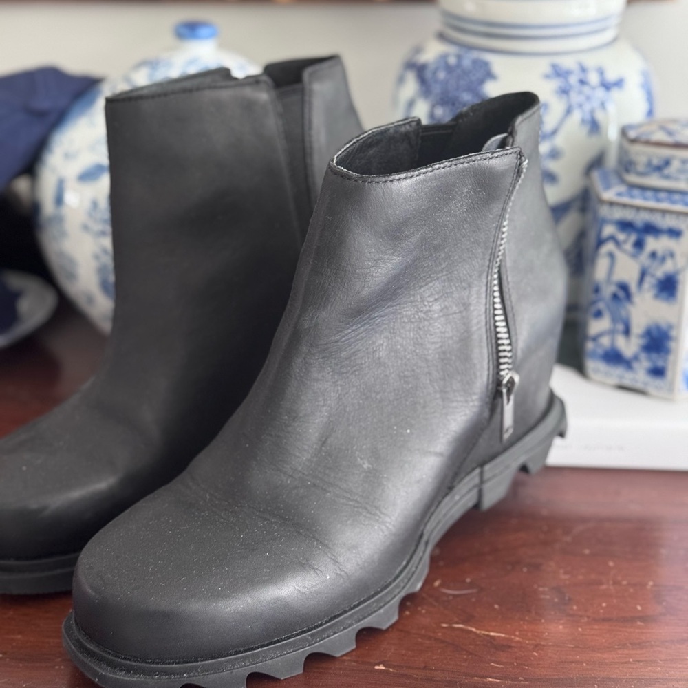 SOREL NWOT Women's Joan Of Arctic™ Wedge II Zip Bootie
Black Womens sz 12 - Picture 4 of 7